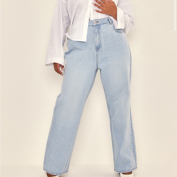 Plus size light blue wash high rise straight leg jeans (Pretty Little Thing) - Picture 1 of 5
